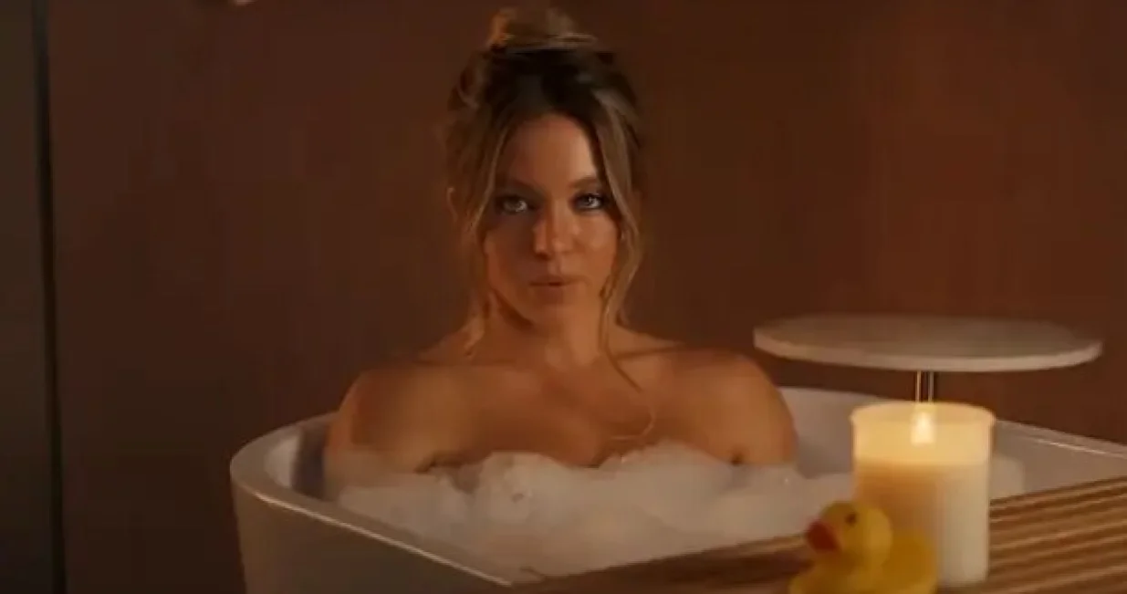 Sydney Sweeney, kupka, kupanje, parfem/Prtsc