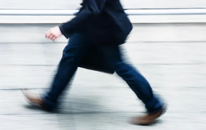 žurba ka&scaron;njenje/