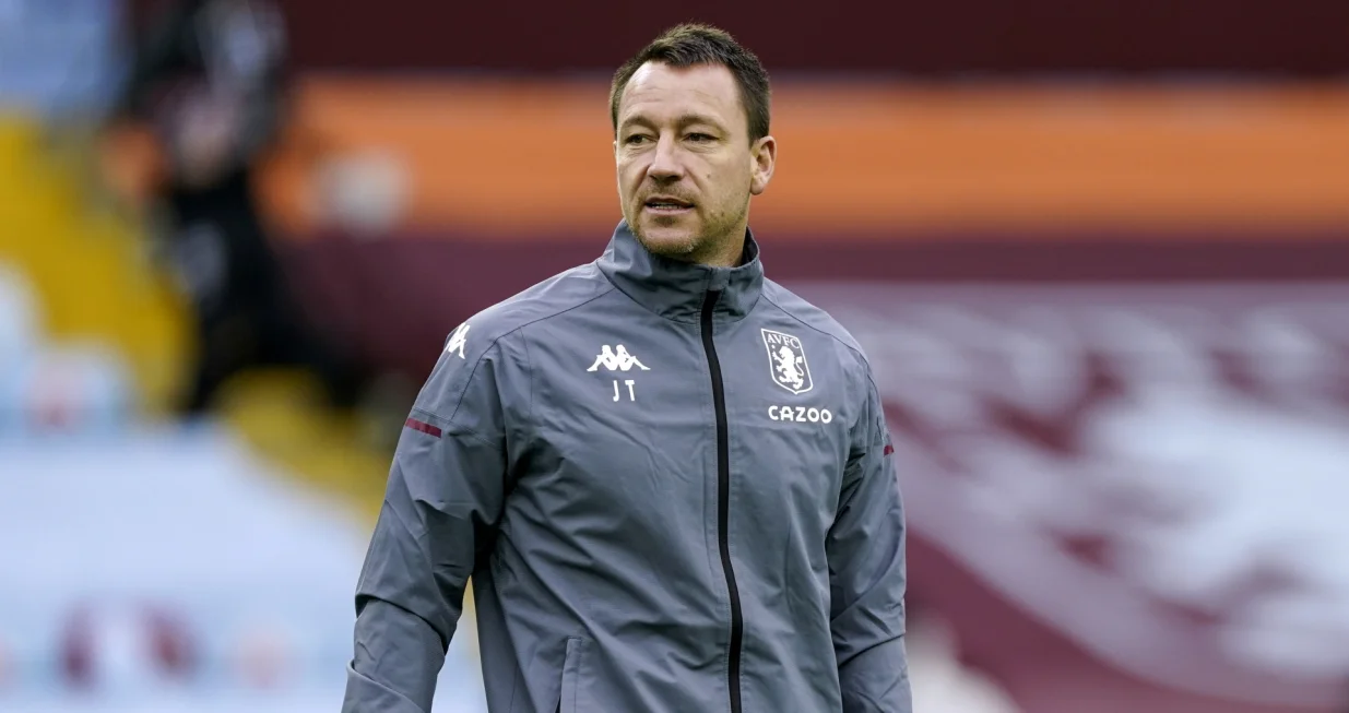 epa08833300 Aston Villa's assistant coach John Terry reacts prior to the English Premier League soccer match between Aston Villa and Brighton Hove Albion in Birmingham, Britain, 21 November 2020. EPA/Tim Keeton/POOL EDITORIAL USE ONLY. No use with unauthorized audio, video, data, fixture lists, club/league logos or 'live' services. Online in-match use limited to 120 images, no video emulation. No use in betting, games or single club/league/player publications./Foto: Tim Keeton/Pool