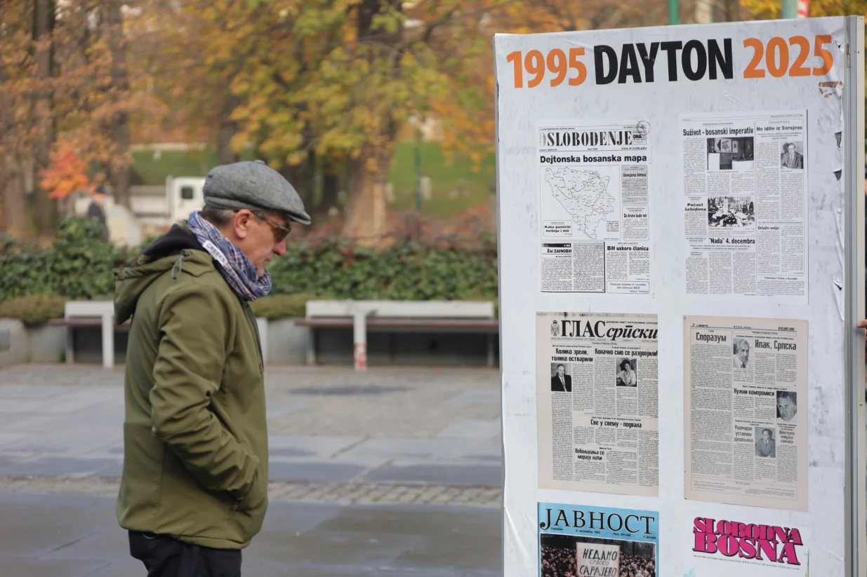Mediacentar i Infobiro: Izložba odabranih naslovnica i članaka o okončanju mirovnih pregovora u Daytonu/Senad Gubelić
