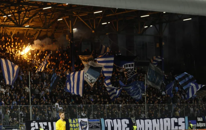 Manijaci na istočnoj tribini stadiona Grbavica/Foto: 