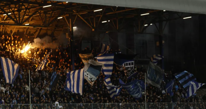 Manijaci na istočnoj tribini stadiona Grbavica/Foto: 
