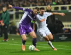 Soccer Football - UEFA Conference League - Fiorentina v Dynamo Kyiv - Stadio Artemio Franchi, Florence, Italy - December 11, 2025 Fiorentina's Edin Dzeko in action with Dynamo Kyiv's Oleksandr Tymchyk REUTERS/Jennifer Lorenzini/Foto: Jennifer Lorenzini