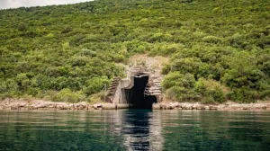 Tunel za podmornice, Rose, Luštica, Boka Kotorska/Facebook