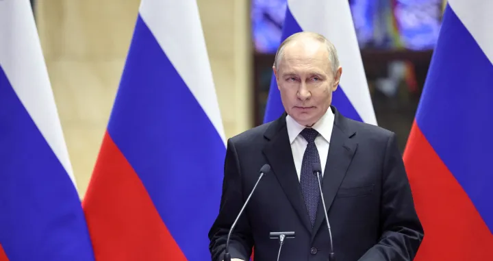 Russia's President Vladimir Putin takes part in a ceremony to present Gold Star medals to service members, who were involved in the country's military campaign in Ukraine and awarded the title of Hero of Russia, in Moscow, Russia, December 17, 2025. Sputnik/Alexander Kazakov/Pool via REUTERS ATTENTION EDITORS - THIS IMAGE WAS PROVIDED BY A THIRD PARTY./Alexander Kazakov