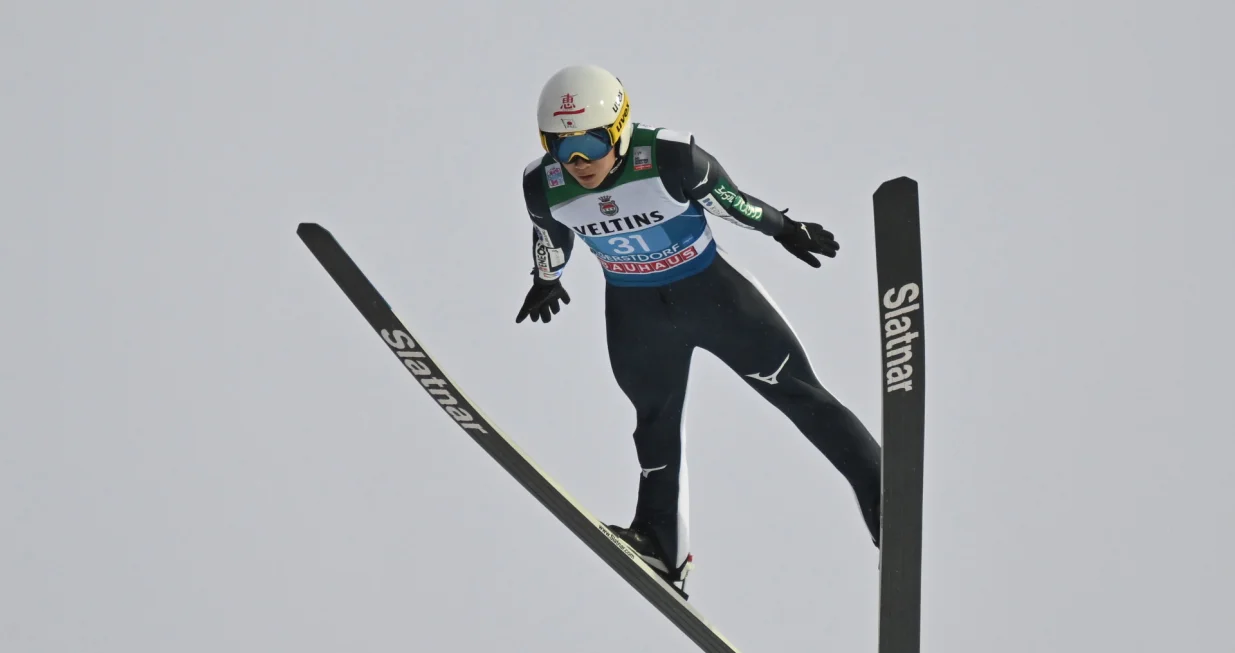epa09659746 Fatih Arda Ipcioglu of Turkey in action during a trial jump for the first stage of the 70th Four Hills Tournament in Oberstdorf, Germany, 29 December 2021. EPA/PHILIPP GUELLAND/Foto: Philipp Guelland