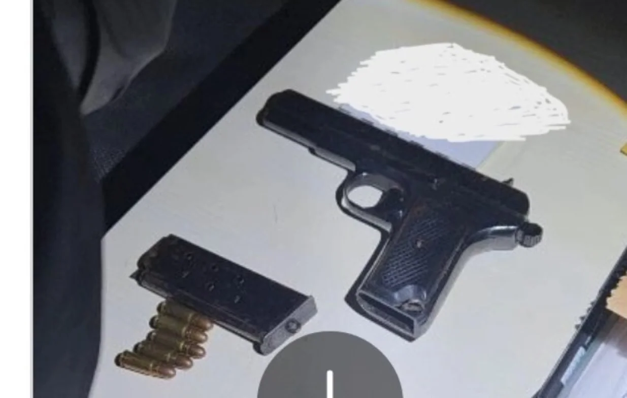 Akcija MUP TK u Tuzli: Uhap&scaron;en bjegunac iz Živinica, pronađeni droga, oružje, novac//