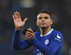 epa10379433 Thiago Silva of Chelsea greets fans after the English Premier League soccer match between Chelsea FC and AFC Bournemouth in London, Britain, 27 December 2022. EPA/Vince Mignott EDITORIAL USE ONLY. No use with unauthorized audio, video, data, fixture lists, club/league logos or 'live' services. Online in-match use limited to 120 images, no video emulation. No use in betting, games or single club/league/player publications/Foto: Vince Mignott