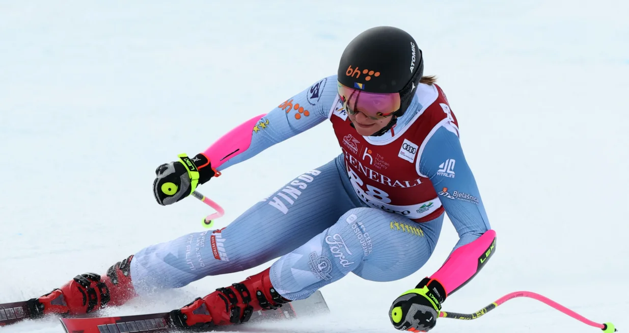 Alpine Skiing - FIS Alpine Ski World Cup - Women's Super G - Val d'Isere, France - December 21, 2025 Bosnia and Herzegovina's Elvedina Muzaferija in action REUTERS/Christian Hartmann/Foto: Christian Hartmann