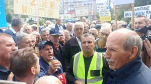 UO Savez udruženja penzionera FBiH ispred vlade FBiH problemi ispunjavanje zahtjeva/Senad Gubelić