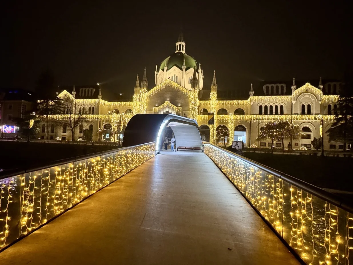 Ukra&scaron;ena zgrada Likovne akademije u Sarajevu//