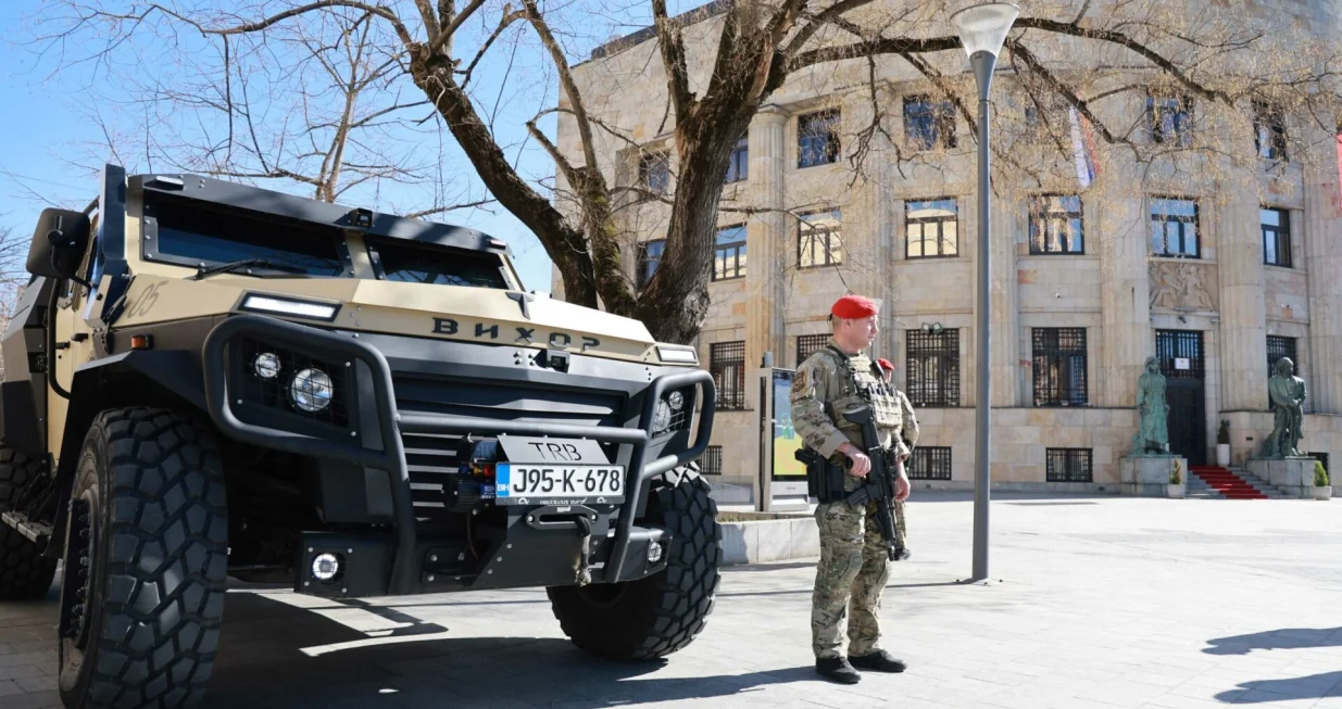 Vihor, oklopnjak, Palata predsjednika RS-a, SAJ, Crvene beretke, Milorad Dodik, straža/Sini&scaron;a Pa&scaron;alić