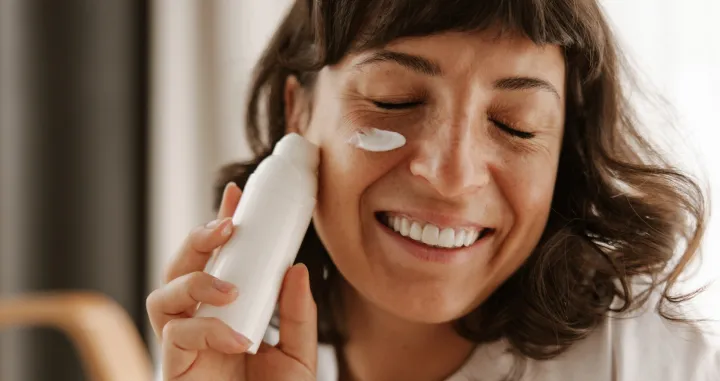 Vrlo bitan korak u njezi lica/Free Pik