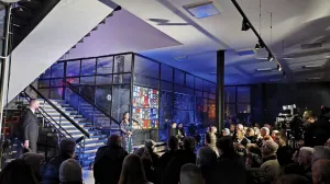 Društvo na aparatima izložba/Nisad Selimović