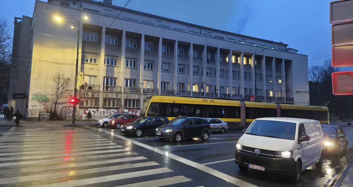 Tramvaji ne rade, tramvaji stoje, tramvajski saobraćaj/Nedim Fetahović