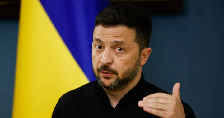 Ukraine's President Volodymyr Zelenskiy speaks during a press briefing following phone calls with U.S. President Donald Trump, amid Russia's attack on Ukraine, in Kyiv, Ukraine, May 19, 2025. REUTERS/Thomas Peter/Thomas Peter