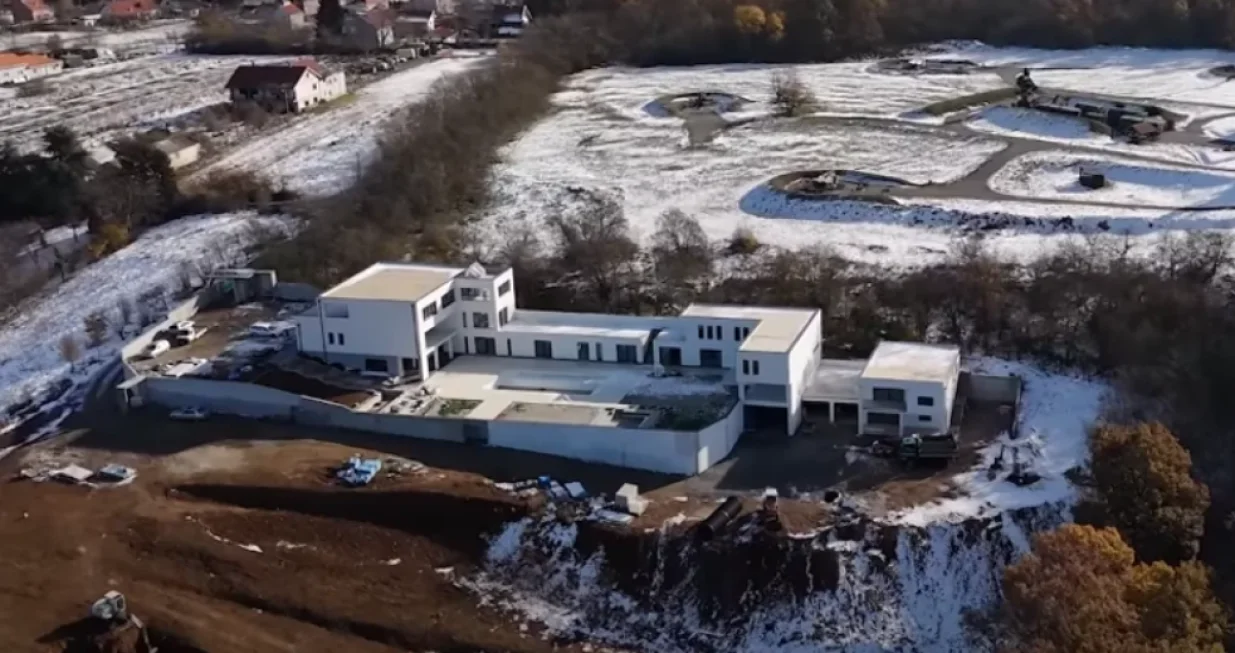 Luksuzna vila na Avali kod Beograd, vila pjevača iz BiH Mileta Kitića, Mile Kitić/Paparazzo Lov