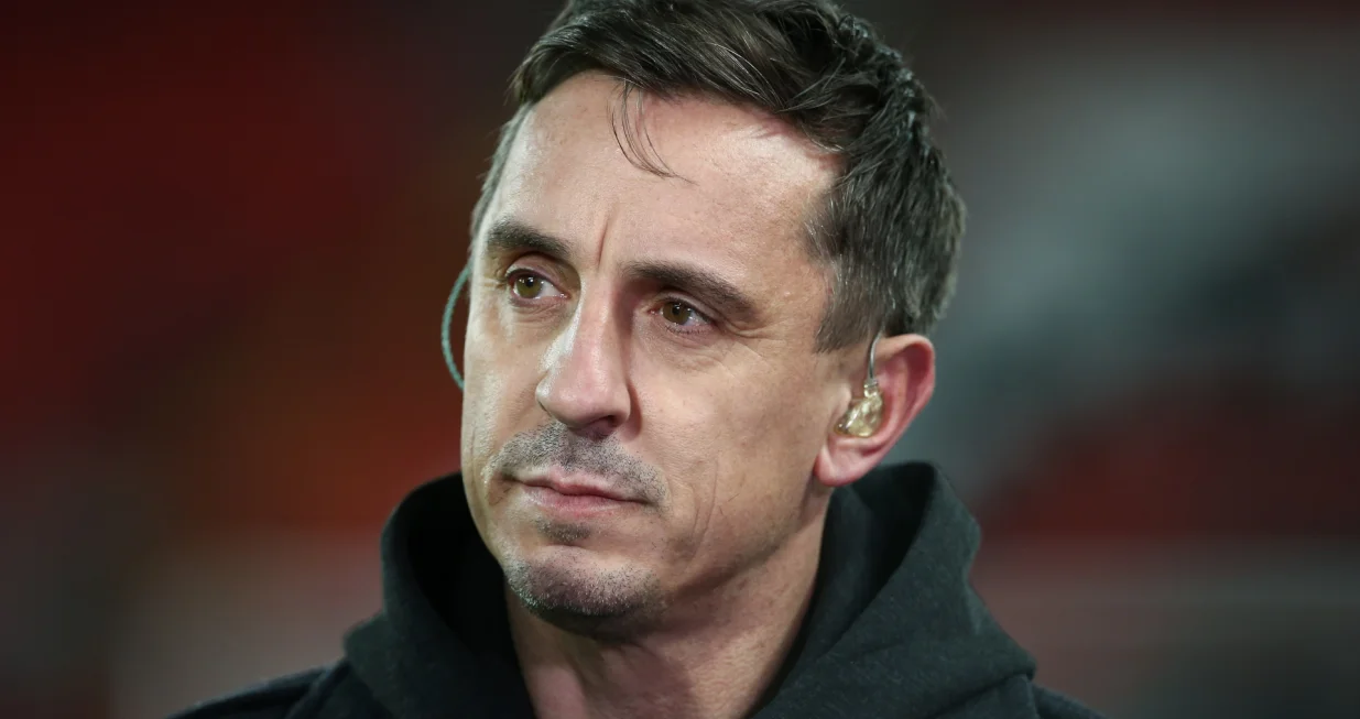 epa10382940 Former Manchester United's player Gary Neville speaks before the English Premier League soccer match between Liverpool FC and Leicester City in Liverpool, Britain, 30 December 2022. EPA/Adam Vaughan EDITORIAL USE ONLY. No use with unauthorized audio, video, data, fixture lists, club/league logos or 'live' services. Online in-match use limited to 120 images, no video emulation. No use in betting, games or single club/league/player publications/Foto: Adam Vaughan