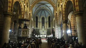 Sarajevo, BIH - 24. decembar 2025:Vrhbosanski nadbiskup metropolit monsinjor Tomo VukЕЎiД‡ predvodio je misu boЕѕiД‡nog bdjenja u sarajevskoj Katedrali Srca Isusva gdje je bio prisutan veliki broj vjernika koji doДЌekuju Badnje veДЌe i predstojeД‡i BoЕѕiД‡. (SamД±r JordamovД±c - Anadolu Agency)/