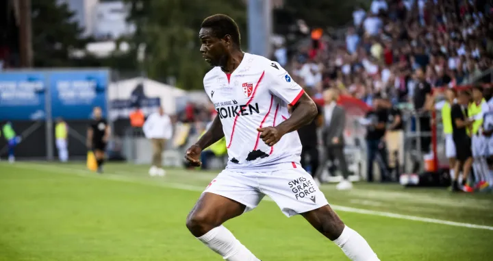 epa10157881 Sion's forward Mario Balotelli in action during the Swiss Super League soccer match between FC Sion and FC Basel, at the stade de Tourbillon stadium, in Sion, Switzerland, 03 September 2022. EPA/JEAN-CHRISTOPHE BOTT/Foto: Jean-christophe Bott