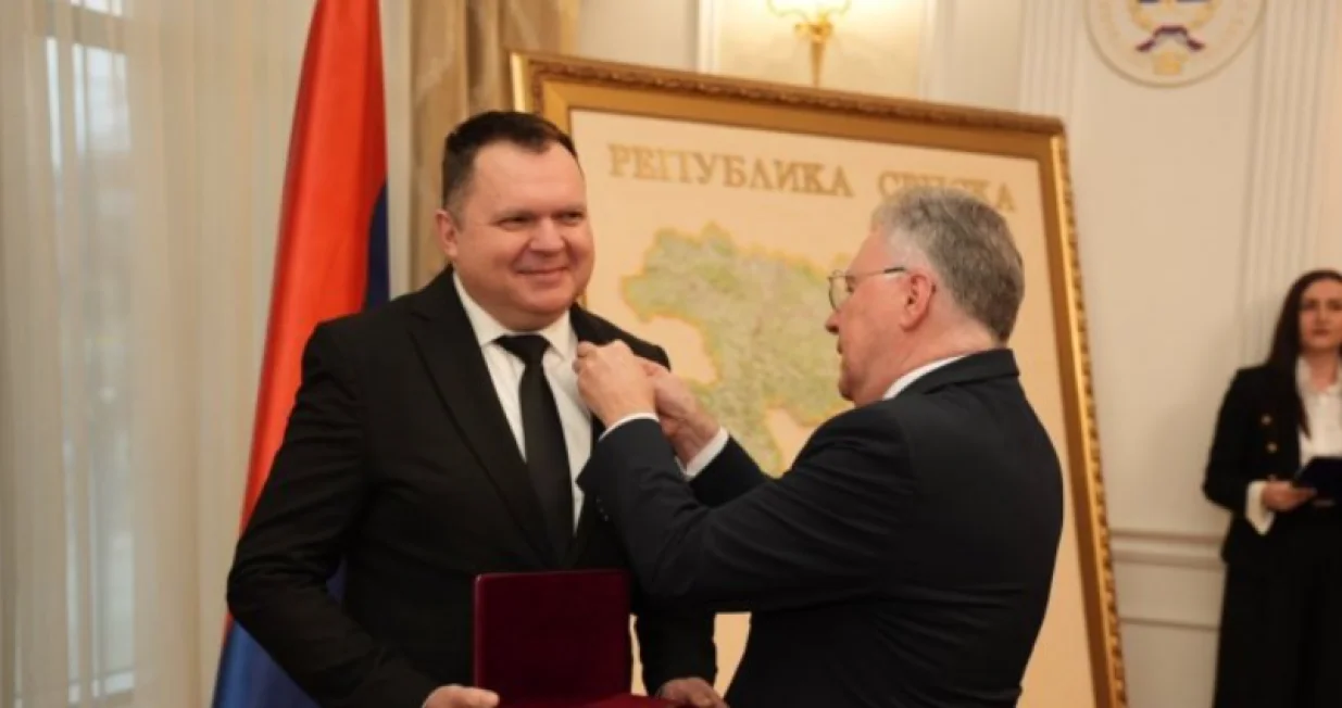 Željko Budimir, Igor Kalabuhov, uručivanje priznanja "Pu&scaron;kin"/Rtrs