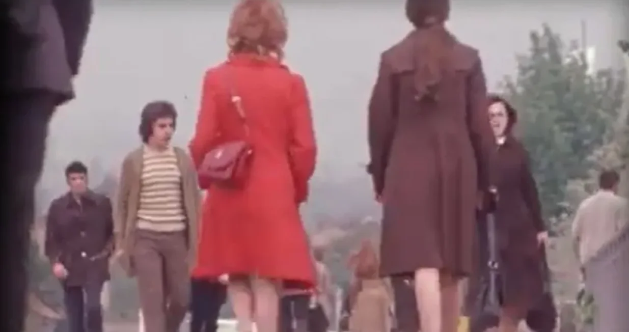 Jugoslavija, žene, &scaron;etnja/Prtsc