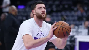 Nov 30, 2025; Salt Lake City, Utah, USA; Utah Jazz center Jusuf Nurkic (30) warms up before the game against the Houston Rockets at Delta Center. Mandatory Credit: Rob Gray-Imagn Images/Foto: Rob Gray