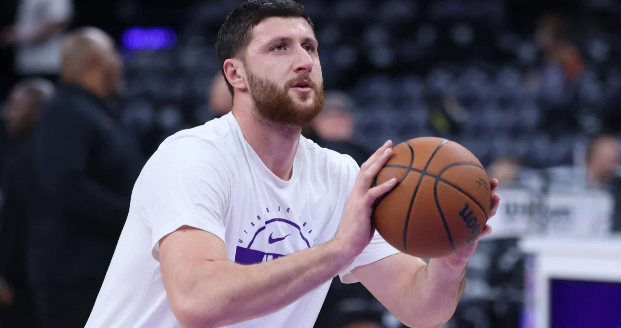 Nov 30, 2025; Salt Lake City, Utah, USA; Utah Jazz center Jusuf Nurkic (30) warms up before the game against the Houston Rockets at Delta Center. Mandatory Credit: Rob Gray-Imagn Images/Foto: Rob Gray