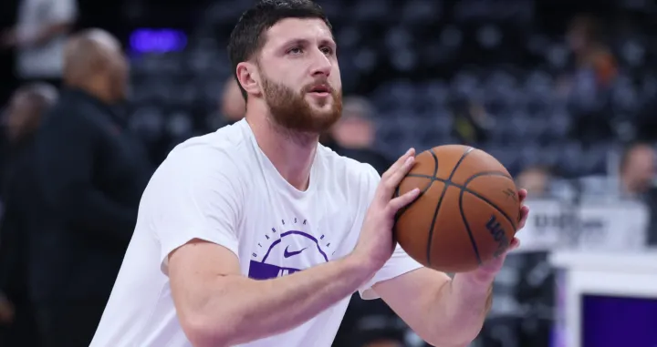 Nov 30, 2025; Salt Lake City, Utah, USA; Utah Jazz center Jusuf Nurkic (30) warms up before the game against the Houston Rockets at Delta Center. Mandatory Credit: Rob Gray-Imagn Images/Foto: Rob Gray
