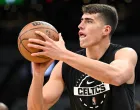 Dec 2, 2025; Boston, Massachusetts, USA; Boston Celtics center Luka Garza (52) takes a shot during warmups before a game against the New York Knicks at the TD Garden. Mandatory Credit: Brian Fluharty-Imagn Images/Foto: Brian Fluharty
