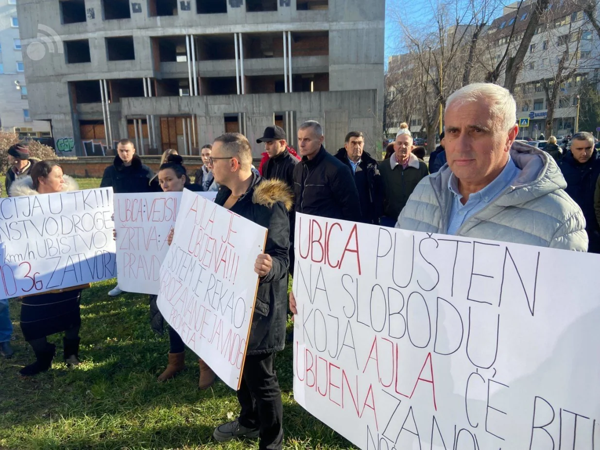 protesti u tuzli zbog presude za nesreću u kojoj je poginula ajla nuhanović/Tuzlanski.ba