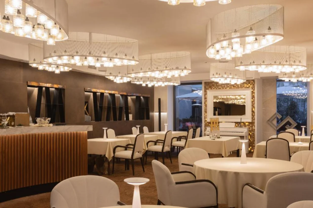 Hotel Apeiro City Avantgarde Sarajevo//