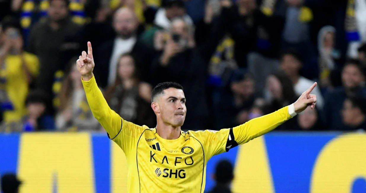 FILE PHOTO: Soccer Football - Saudi Pro League - Al Nassr v Al Okhdood - Al Awwal Park, Riyadh, Saudi Arabia - December 27, 2025 Al Nassr's Cristiano Ronaldo celebrates scoring their third goal before it is disallowed after a VAR review REUTERS/Stringer/File Photo/Foto: Stringer