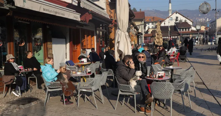 Jutarnja &scaron;etnja kafenisanje turisti/Senad Gubelić