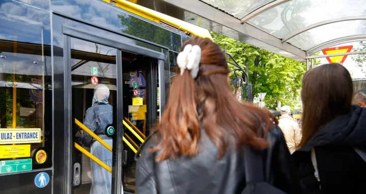 Javni prevoz ilustracije/Damir Deljo