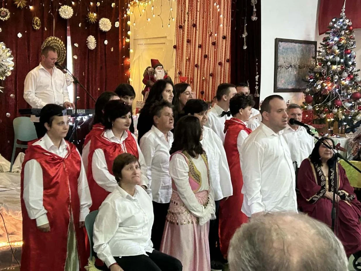 Mali veliki kreativci Ustanove Pazarić priredili &scaron;areni novogodi&scaron;nji program/