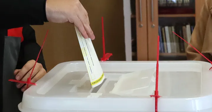 Prijevremeni izbori za predsjednika Republike Srpske. Istočno Sarajevo - Lukavica glasanje/Senad Gubelić