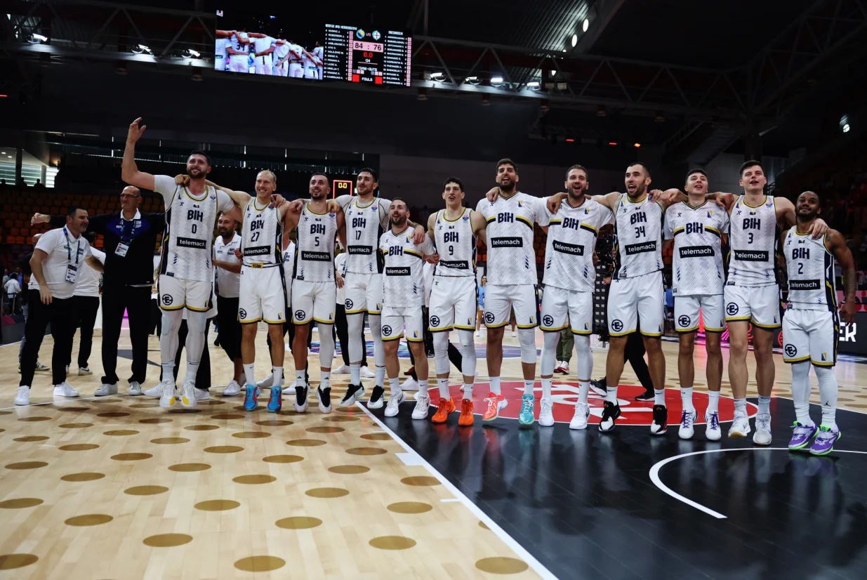 Basketball - FIBA EuroBasket 2025 - Group Phase - Bosnia and Herzegovina v Georgia - Spyros Kyprianou Athletic Center, Limassol, Cyprus - September 4, 2025 Bosnia and Herzegovina players celebrate after the match REUTERS/Yiannis Kourtoglou/Foto: Yiannis Kourtoglou