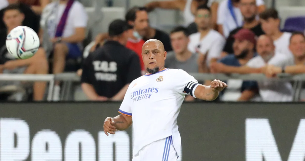 epa09355447 Roberto Carlos of Real Madrid in action during the El Clasico Legends match between Real Madrid and Barcelona at Bloomfield stadium in Tel Aviv, Israel, 20 July 2021. EPA/ABIR SULTAN/Foto: Abir Sultan