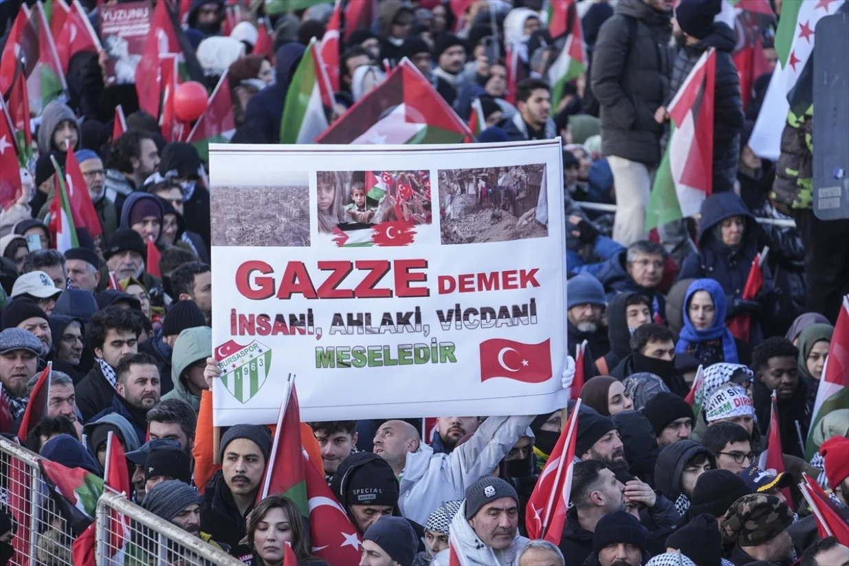 Pola miliona ljudi na ulicama/Anadolija/