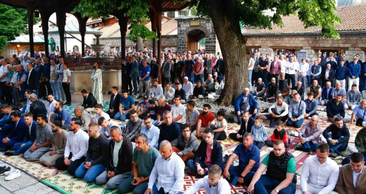 Bajram-namaz, Kurban-bajram, klanjan bajram-namaz u Begovoj džamiji u Sarajevu/Damir Deljo
