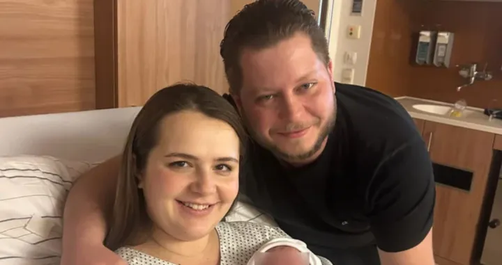 Dženis i Jalila Palić, novorođenče, Austrija/