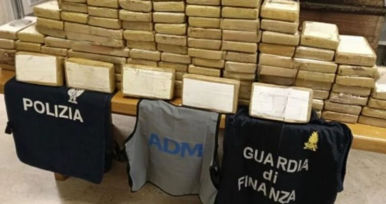 Oduzeta droga/Guardia di Finanza//