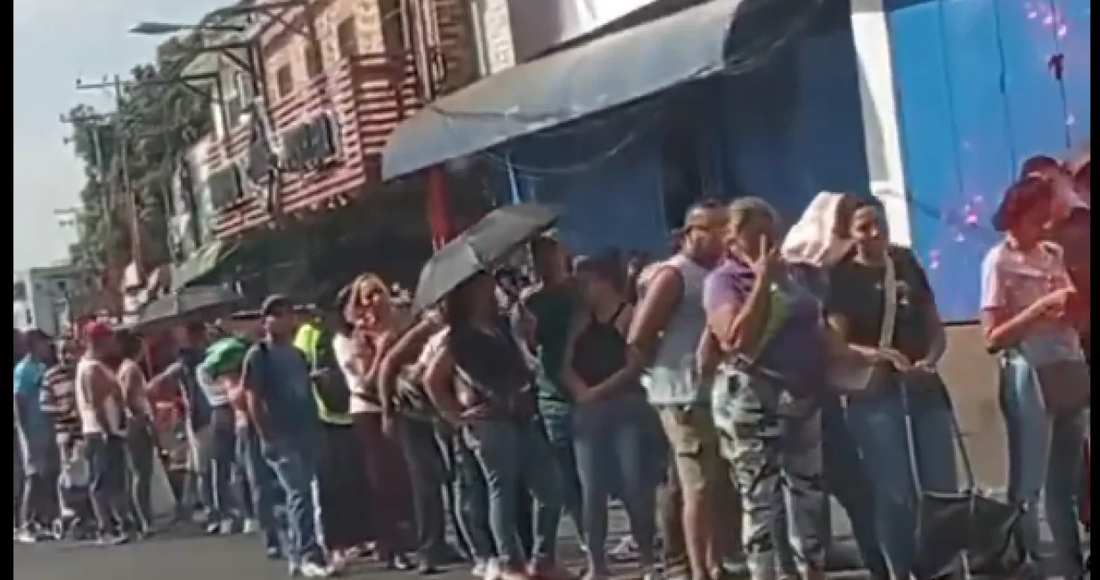 Panika u glavnom gradu Venezuele: Građani se pripremaju za ono &scaron;to slijedi/Screenshot