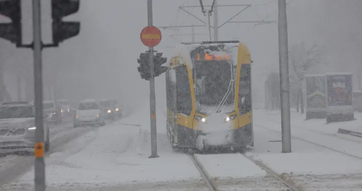 Snjeg &scaron;etnja saobračaj ilustracije zima/Senad Gubelić