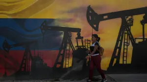 epa10138056 A mural at the Petroleo of Venezuela facilities, in Caracas, Venezuela, 17 August 2022 (Issued 25 August 2022). Venezuela's oil production, which fell 28 percent since December 2021 after a fleeting increase in the last months of 2021, is increasingly moving away from the goal set by the Venezuelan President of pumping two million barrels per day (bpd) at the end of the year, for which it requires a rise of 218 percent, compared to 629,000 bpd in July. EPA/MIGUEL GUTIERREZ/Miguel Gutierrez