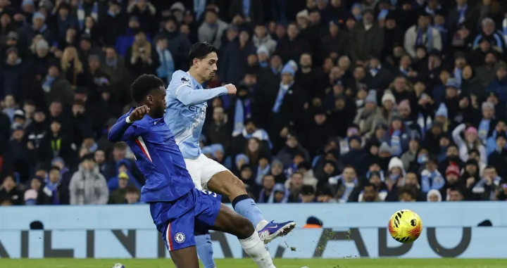 Soccer Football - Premier League - Manchester City v Chelsea - Etihad Stadium, Manchester, Britain - January 4, 2026 Manchester City's Tijjani Reijnders scores their first goal Action Images via Reuters/Jason Cairnduff EDITORIAL USE ONLY. NO USE WITH UNAUTHORIZED AUDIO, VIDEO, DATA, FIXTURE LISTS, CLUB/LEAGUE LOGOS OR 'LIVE' SERVICES. ONLINE IN-MATCH USE LIMITED TO 120 IMAGES, NO VIDEO EMULATION. NO USE IN BETTING, GAMES OR SINGLE CLUB/LEAGUE/PLAYER PUBLICATIONS. PLEASE CONTACT YOUR ACCOUNT REPRESENTATIVE FOR FURTHER DETAILS../Foto: Jason Cairnduff