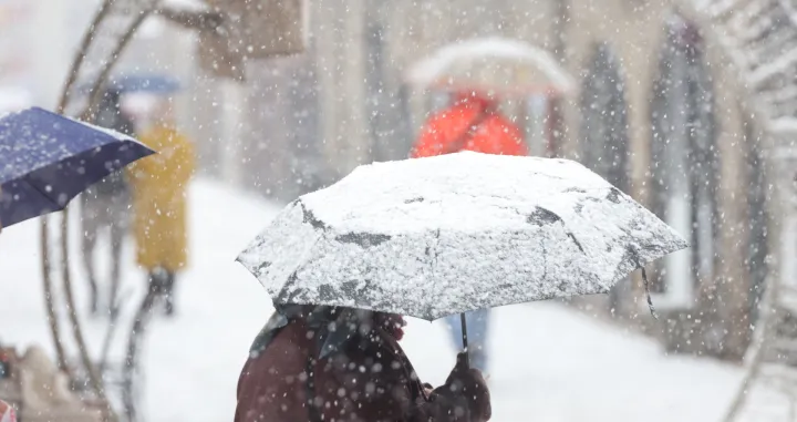 Snjeg &scaron;etnja saobračaj ilustracije zima/Senad Gubelić