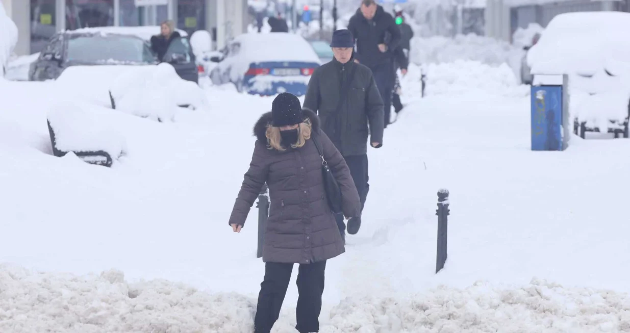 snijeg, sarajevo, ulice, građani, či&scaron;ćenje, vrijeme/Senad Gubelić