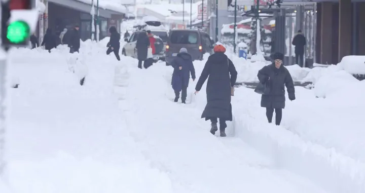 snijeg, sarajevo, ulice, građani, či&scaron;ćenje, vrijeme/Senad Gubelić